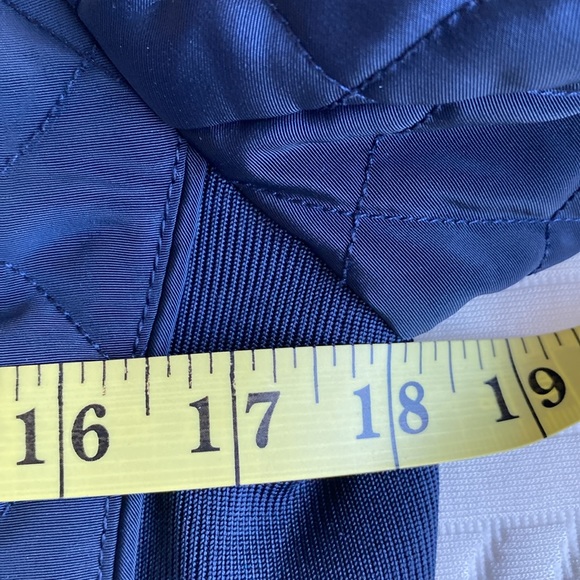 Tommy Hilfiger navy quilted spring jacket. Zippered front and pockets. Small 💙 - Picture 14 of 16